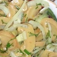 Салат из белых маринованных грибов